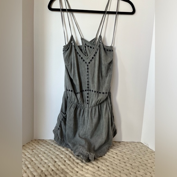 UMA AND LEOPOLD ROMPER - Picture 1 of 4